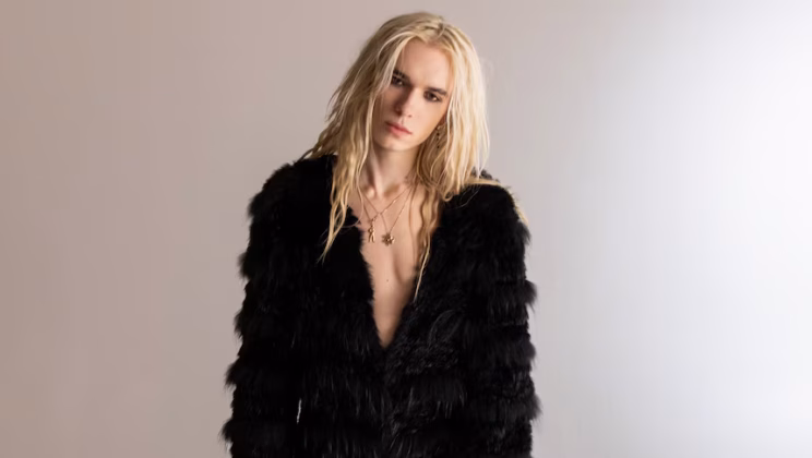 2hollis Song – Gold With Lyrics & Translation