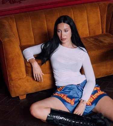 Julia Wolf Song – In My Room With Lyrics & Translation